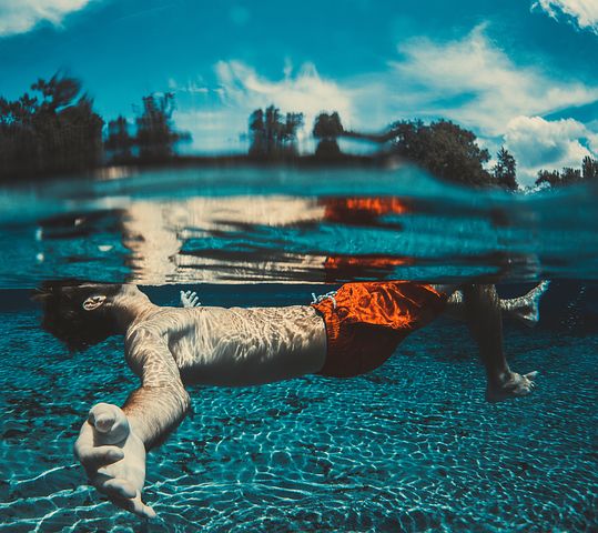 Nauka pływania – nigdy nie jest za późno, aby zadbać o formę